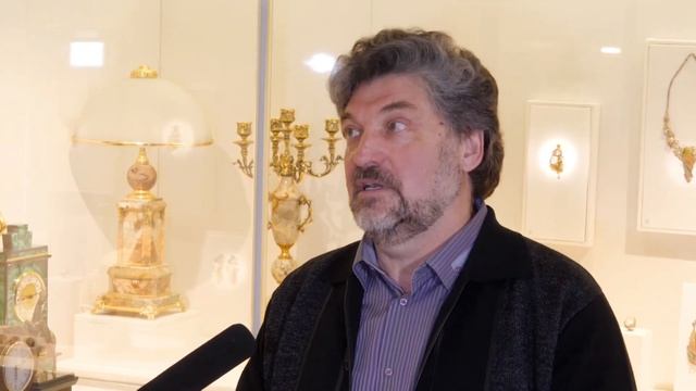 ШЕДЕВРЫ ИЗ КАМНЯ: выставка "Каменный цветок" / уральские самоцветы