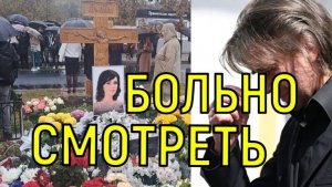 Тяжелая участь. Петра Чернышева не узнали на могиле Заворотнюк.