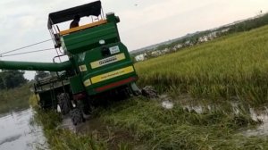 John Deere 5405 63 HP 4wd Harvester working in Deep water | John Deere Tractor Mounted Harvester