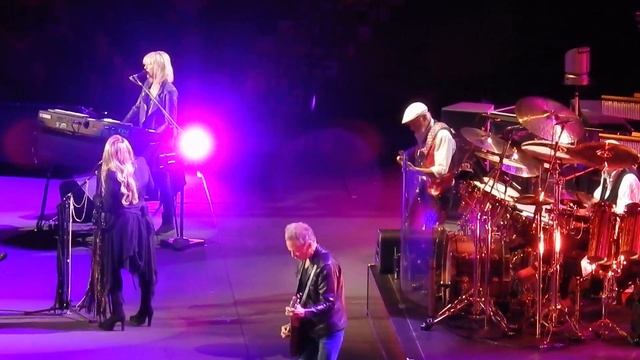 Fleetwood Mac in Vancouver - You Make Loving Fun смотреть онлайн