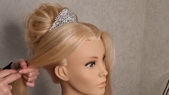 Как крепить корону диадему, тиару к прическе. смотреть онлайн