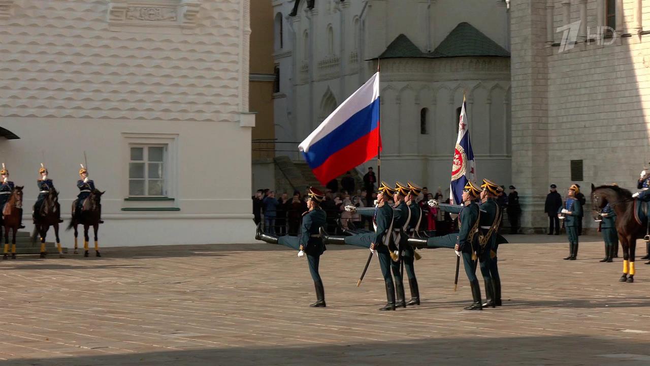 В Кремле прошла финальная в этом году церемония развода пеших и конных караулов