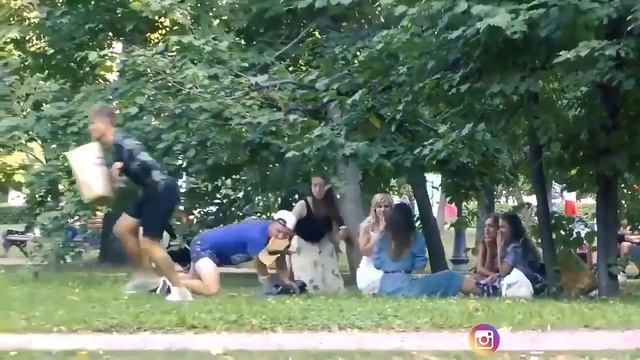 ДЕВУШКИ ЦЕЛУЮТСЯ ВЗАСОС ЭДВАРД БИЛ ПРАНКИ. смотреть онлайн