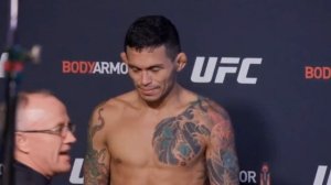 Взвешивание Конора Макгрегора и Дональда Серроне перед UFC 246