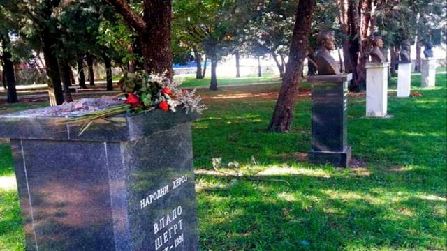 Četnici oskrnavili spomenike Savi Kovačeviću i Vladi Šegrtu u Trebinju / Trebinje смотреть онлайн