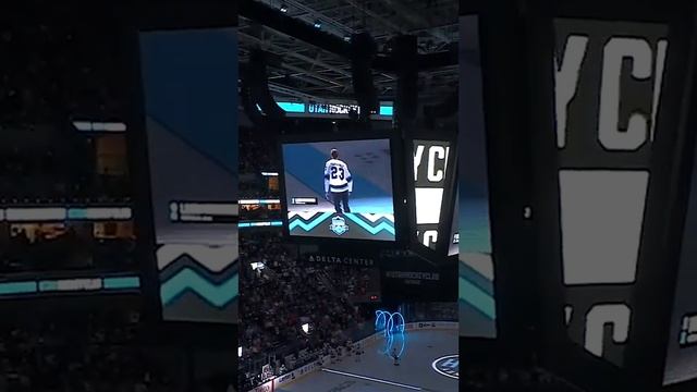 Center court ➡️ center ice for @NBA 's Lauri Markkanen