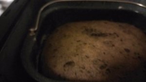 Дарницкий хлеб с тмином в хлебопечки Redmond RBM 1910.