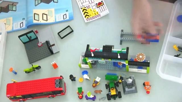 Flashback Build ⏩ LEGO City Town Square 60026 from 2013 смотреть онлайн