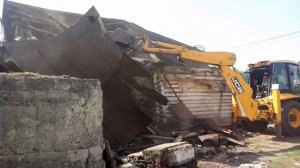 Снос дома в деревне