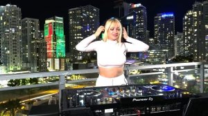 Mila Rubio @ Downtown Miami