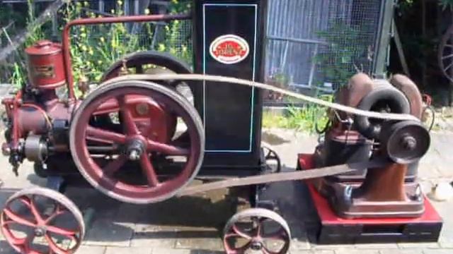 Generator Gramme from 1880 , 110 V made in Paris driven by a Lorenz Benz from 1934 смотреть онлайн