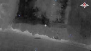 МО РФ показало, как бойцы уничтожили "Ланцетом" танки ВСУ в Сумской области