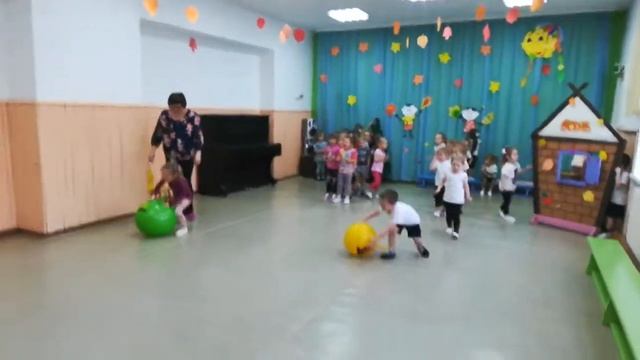 Веселые старты младшие группы