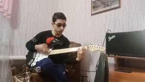 Крутой ШКОЛЬНИК 16 лет наяривает на ЭЛЕКТРОГИТАРЕ Король и Шут Лесник