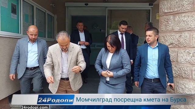 Алинур Акташ и Илкнур Кязим поднесоха венец на паметника на Наим Сюлейманоглу смотреть онлайн