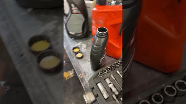 лукойл армотек разный цвет масла из двух канистр #лукойл # смотреть онлайн