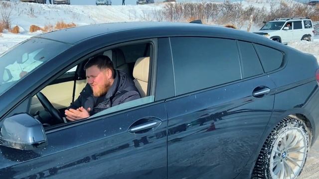 Mercedes G500 vs BMW GT vs ML320 vs VW Touareg 3.0 + Hilux 4.0 V8 + RAV4 vs Mazda Tribute 4WD смотреть онлайн