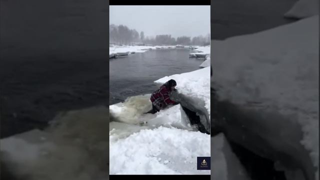 Прикол зимой у реки