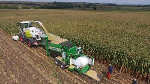 Claas Jaguar 830 with PTO and AGRONIC MultiBaler 1220 | Saxeni Agric | Knoll B.V.