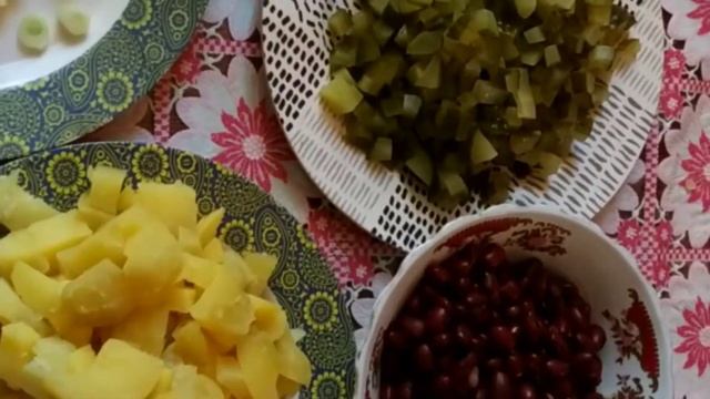 САЛАТ С ФАСОЛЬЮ ( веретарианский)  Очень вкусный и сытный !!!