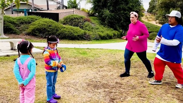 Ellie and Maddie Celebrates 4th of July смотреть онлайн