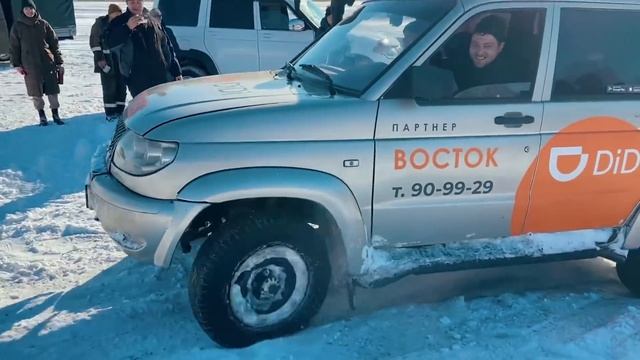 Strong Range Rover 5.0 vs Mercedes ML 320d | UAZ Patriot vs Mercedes G500 смотреть онлайн