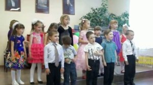 Очень хочется лошадке вместо сена и травы