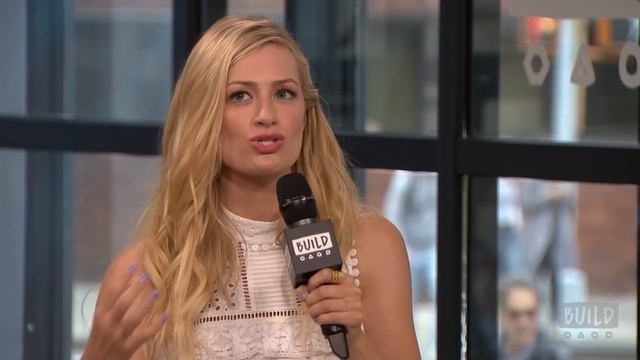 Beth Behrs On Working With Garrett Morris And Jennifer Coolidge On "Two Broke Girls"