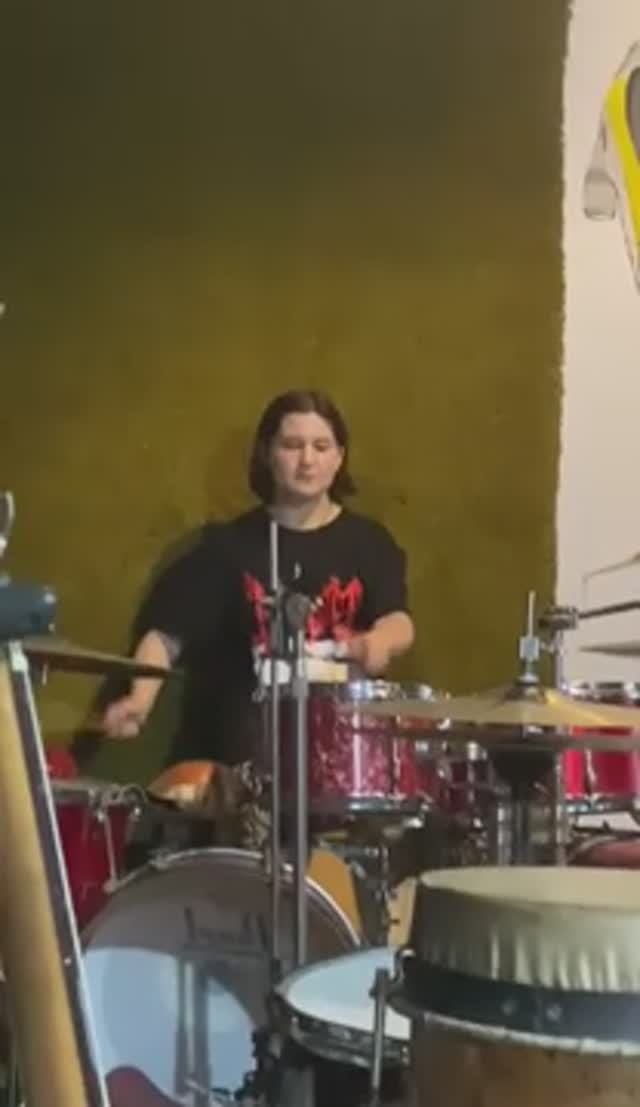 Учимся играть на ударниках в 13 лет. смотреть онлайн