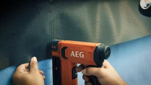 AEG 18V 10mm Crown Stapler (A18FST50) in action