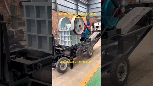 Amazing small mobile diesel engine type stone crusher,mini rock grinder,jaw crusher,stone pulverize