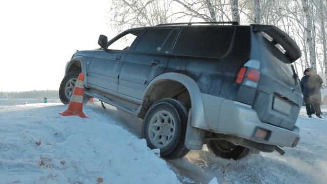 КРУЗАК 200 ГАЗУЕТ на TOUAREG и ГЕЛИКА. Škoda Karoq и Yeti & Cross Subaru против Land Rover УАЗ Prado смотреть онлайн