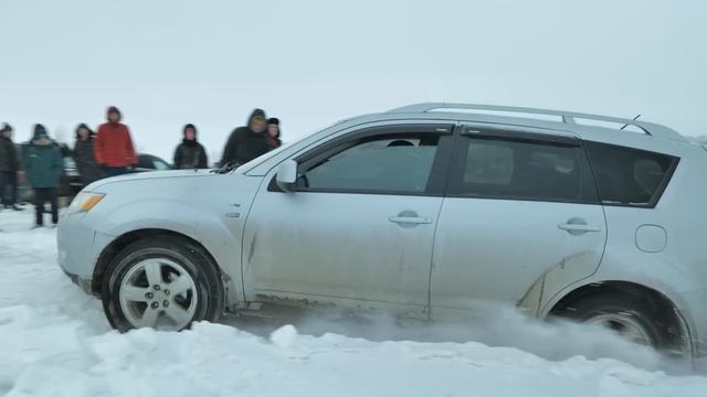 Как ГЕЛИК в горку BMW X5 тащит! смотреть онлайн