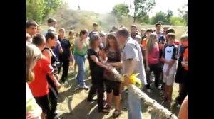 Перетягивание каната девочки