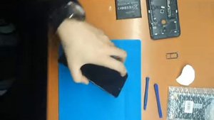 Xiaomi Redmi 5 Plus, разборка, замена экранного модуля.