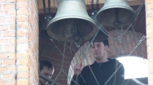 Звонарь Алексей Пугачев исполняет звон "Пасхальный"