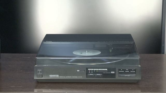 KENWOOD KP-727 тангенциальный проигрыватель виниловых пластинок.