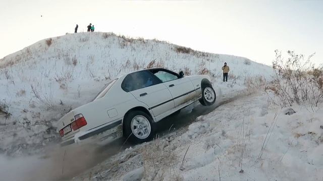 ЧТО ТВОРИТ BMW X5 против AUDI Q7, PRADO и G-class на OFFROAD смотреть онлайн