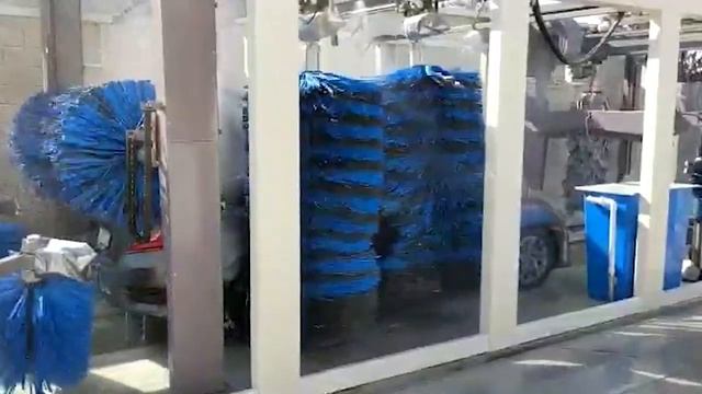 Умная мойка с щетками и высоким давлением: полный цикл