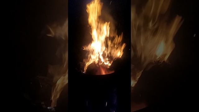 Забавно, что смотреть на воду, огонь, и работающего человека очень увлекательное занятие 😉😁😎 смотреть онлайн