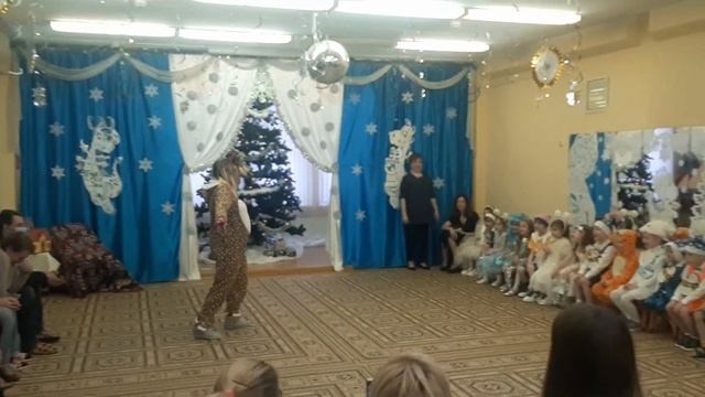 8) Новогодний праздник 2023г в детском саду 887 группа "Звёздочки" смотреть онлайн