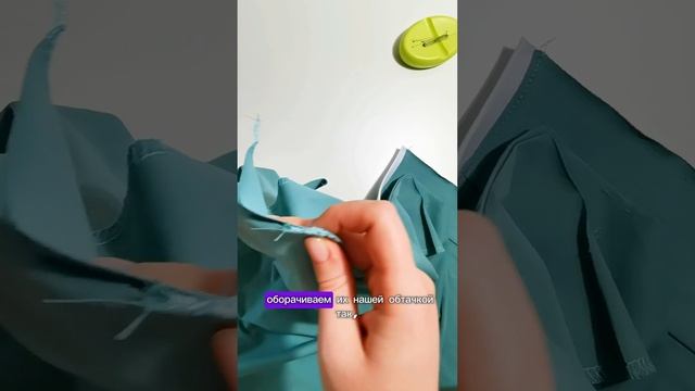 Обработка горловины футболки  необычным способом.
