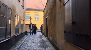 Stockholm Walks: Old Town. The oldest square and street in Stockholm, strolling, looking in windows