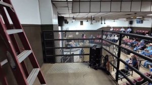 Как ковбои из Оклахомы продают другим ковбоям коров：самый большой в мире аукцион скота.mp4