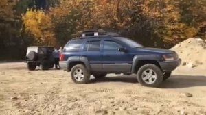 Jeep Grand Cherokee (WJ) playing in sand.