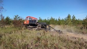 Трелëвочный трактор "МСН-10" с плугом "ПЛ-1"