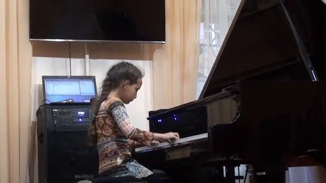 Самойлюк Настя. На саночках с горки. смотреть онлайн