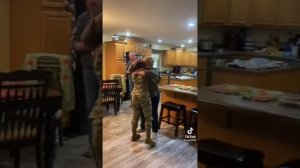 Солдаты неожиданно возвращаются домой