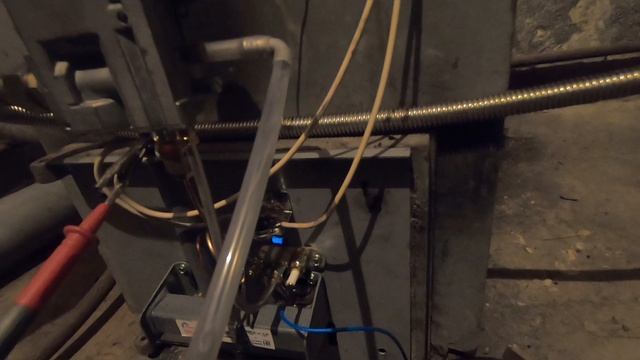 ЕСЛИ НА ВАШЕМ КОТЛЕ СТАРАЯ (МЕХАНИЧЕСКАЯ) АВТОМАТИКА, ОБЯЗАТЕЛЬНО ПРИ РОЗЖИГЕ ОТКРЫВАЙТЕ ВЕРХНЮЮ ДВЕ смотреть онлайн