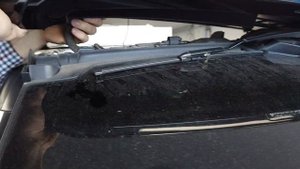 How to remove the rear tailgate / boot spoiler on Range Rover Sport L494